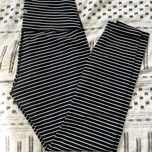 Lululemon Wunder Under HR Full On Luxtreme Black and White Stripes 25”